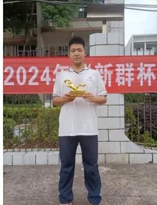绿茵逐梦，“足”够精彩——湘潭市第二中学2024年“新群杯”校园班级足球联赛