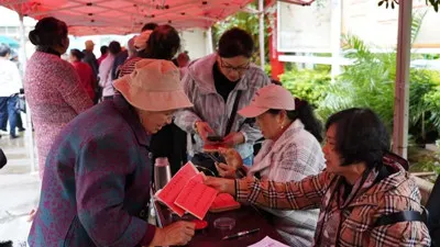 送米、送油、发鸡腿......官渡区多个社区开展重阳节活动