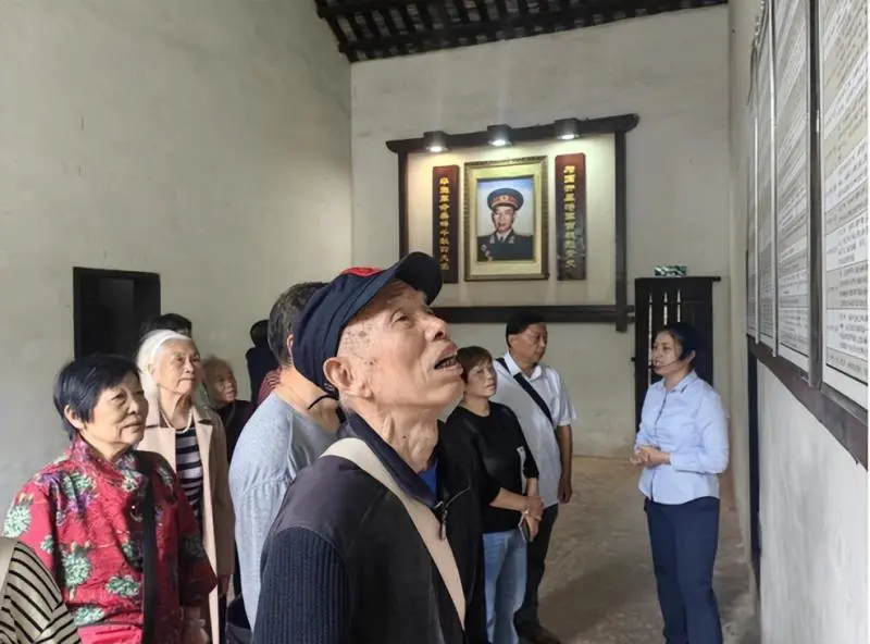 “缅怀先烈,不忘初心”——湘潭市二中2024年重阳活动暨“美在金秋,银发出彩”银发工程重阳活动 “缅怀先烈,不忘初心”——湘潭市二中2024年重阳活动暨“美在金秋,银发出彩”银发工程重阳活动