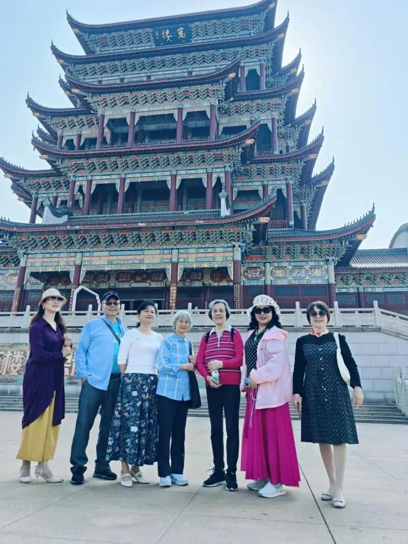爱在金秋,情暖重阳——湘潭市第一中举行退休教师重阳节庆祝活动 爱在金秋,情暖重阳——湘潭市第一中举行退休教师重阳节庆祝活动