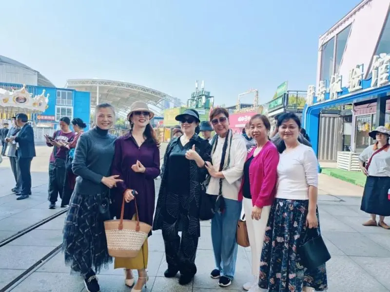 爱在金秋,情暖重阳——湘潭市第一中举行退休教师重阳节庆祝活动 爱在金秋,情暖重阳——湘潭市第一中举行退休教师重阳节庆祝活动