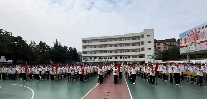 “红领巾 爱祖国”主题队课暨湘潭市第十六中学七年级少先队建队仪式