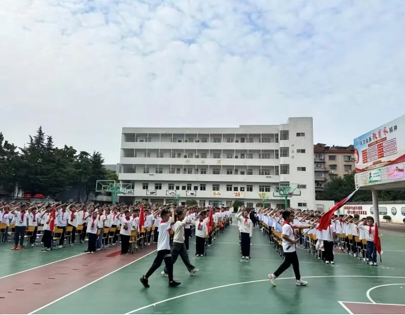 “红领巾 爱祖国”主题队课暨湘潭市第十六中学七年级少先队建队仪式