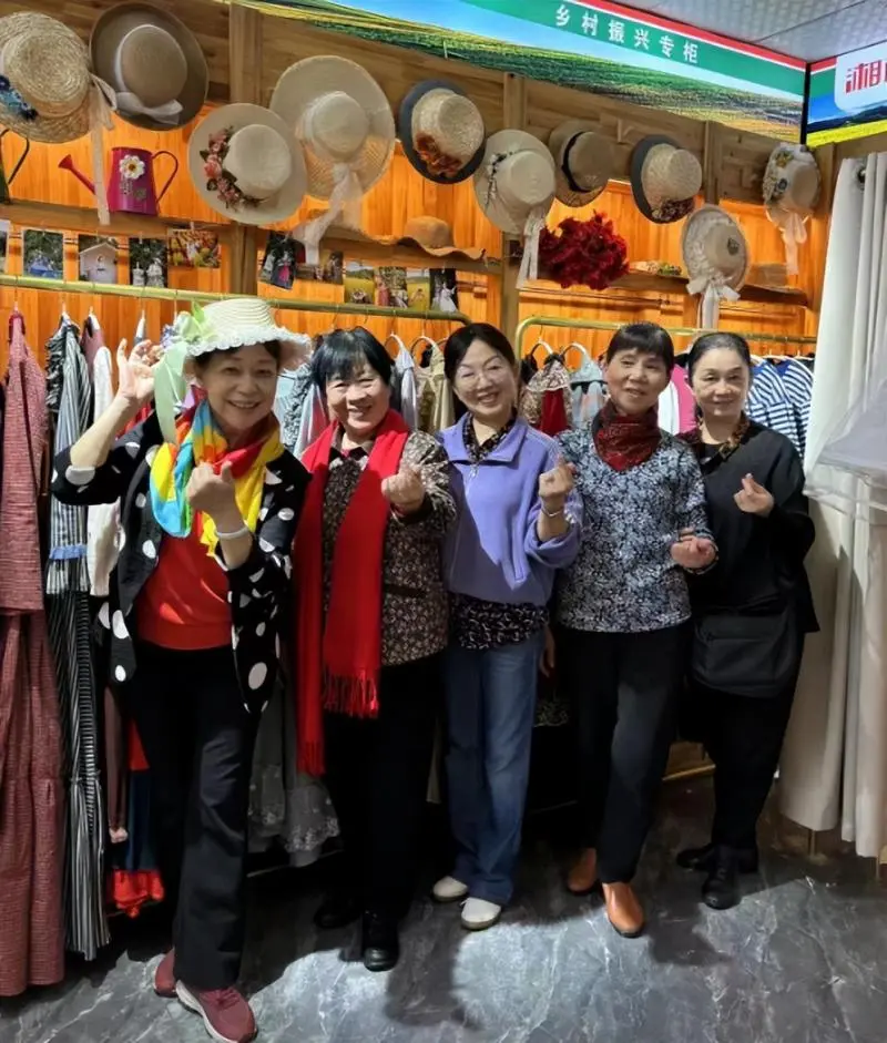 情暖金秋 爱在重阳||湘潭市三中开展重阳节庆祝活动 情暖金秋 爱在重阳||湘潭市三中开展重阳节庆祝活动