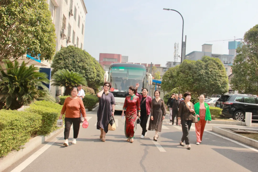 情暖重阳，爱满金秋——湘潭县人民医院开展重阳节系列活动