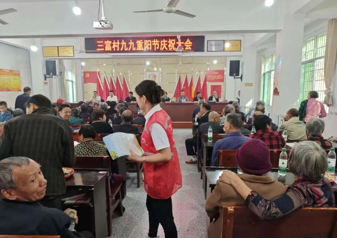 情暖重阳，爱满金秋——湘潭县人民医院开展重阳节系列活动