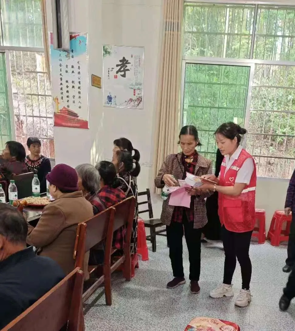 情暖重阳，爱满金秋——湘潭县人民医院开展重阳节系列活动