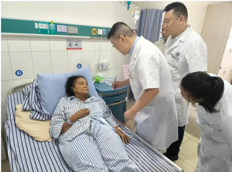 外国友人在潭成功治愈眼疾 湘潭爱尔仁和医院技术获其点赞 外国友人在潭成功治愈眼疾 湘潭爱尔仁和医院技术获其点赞