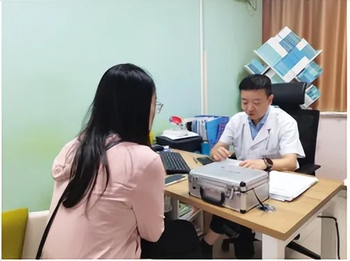 时隔两年00后夫妻相继摘镜ICL 时隔两年00后夫妻相继摘镜ICL