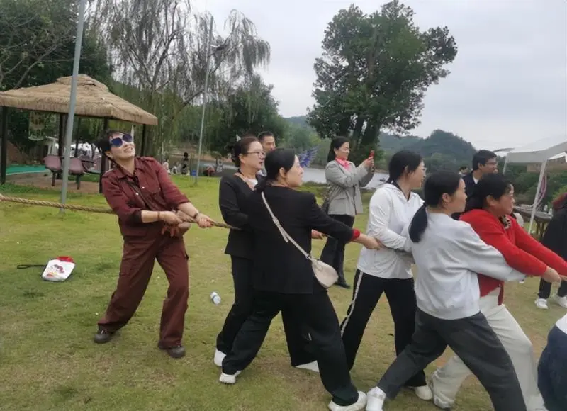携手赏秋韵,戮力创品牌——湘潭市二中2024年秋游活动 携手赏秋韵,戮力创品牌——湘潭市二中2024年秋游活动