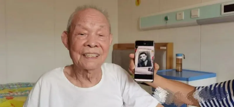 不忘峥嵘岁月, 致敬抗战老兵!天同医养院里安享晚年的老英雄陈震卿 不忘峥嵘岁月, 致敬抗战老兵!天同医养院里安享晚年的老英雄陈震卿