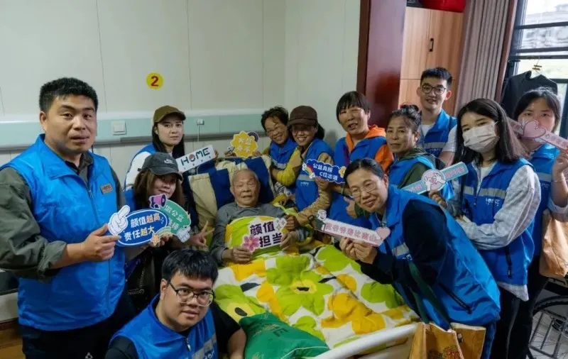 不忘峥嵘岁月, 致敬抗战老兵!天同医养院里安享晚年的老英雄陈震卿 不忘峥嵘岁月, 致敬抗战老兵!天同医养院里安享晚年的老英雄陈震卿