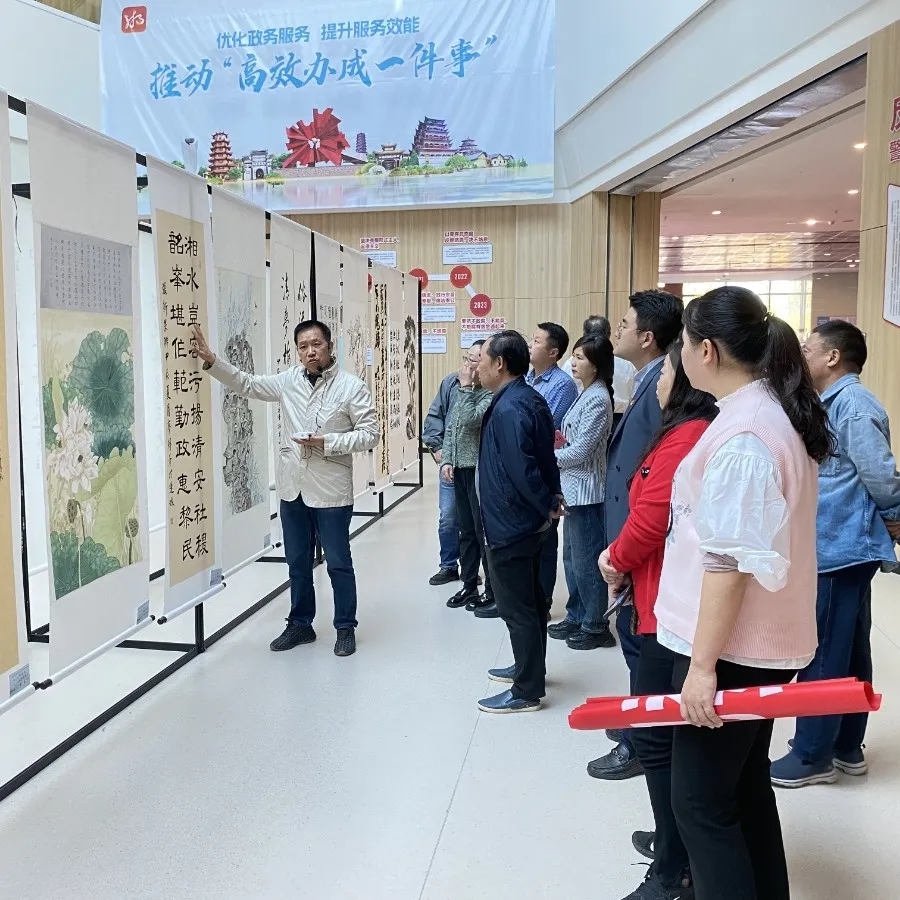 湘潭市住建局组织参观“笔墨绘清廉·清风润机关”廉洁文化诗联书画创作展 湘潭市住建局组织参观“笔墨绘清廉·清风润机关”廉洁文化诗联书画创作展