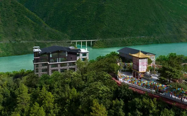 阳光新能源携手松赞集团,高阶品牌为何偏爱“零碳自然”? 阳光新能源携手松赞集团,高阶品牌为何偏爱“零碳自然”?