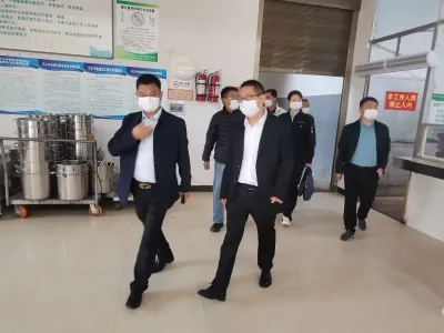 巧家县多部门联合突击检查巧家三中食堂