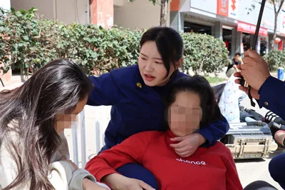 西畴:消防宣传员下班途中巧救车祸母女