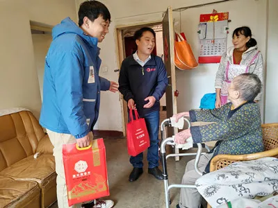 送米、送油、发鸡腿......官渡区多个社区开展重阳节活动