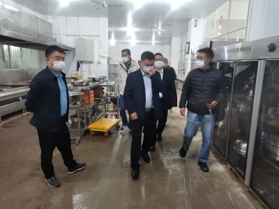 巧家县多部门联合突击检查巧家三中食堂