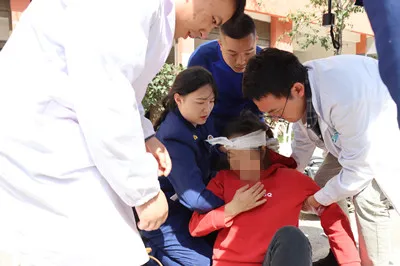 西畴:消防宣传员下班途中巧救车祸母女