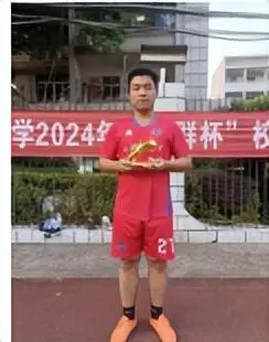 绿茵逐梦，“足”够精彩——湘潭市第二中学2024年“新群杯”校园班级足球联赛