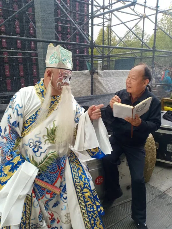 倾注民生唱大戏