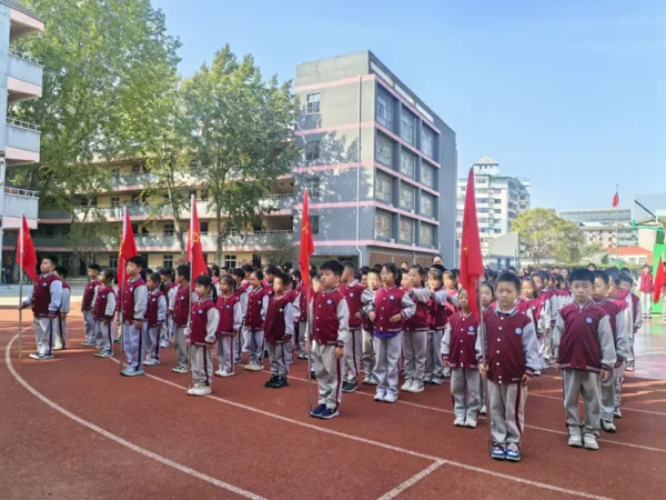 红领巾爱祖国 少年志向未来——丛阳小学举行“建队日”入队仪式