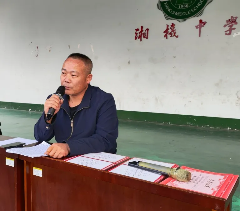 表彰促笃学 蓄势夺高分 ——湘机中学召开高三年级三模成绩总结表彰会 表彰促笃学 蓄势夺高分 ——湘机中学召开高三年级三模成绩总结表彰会