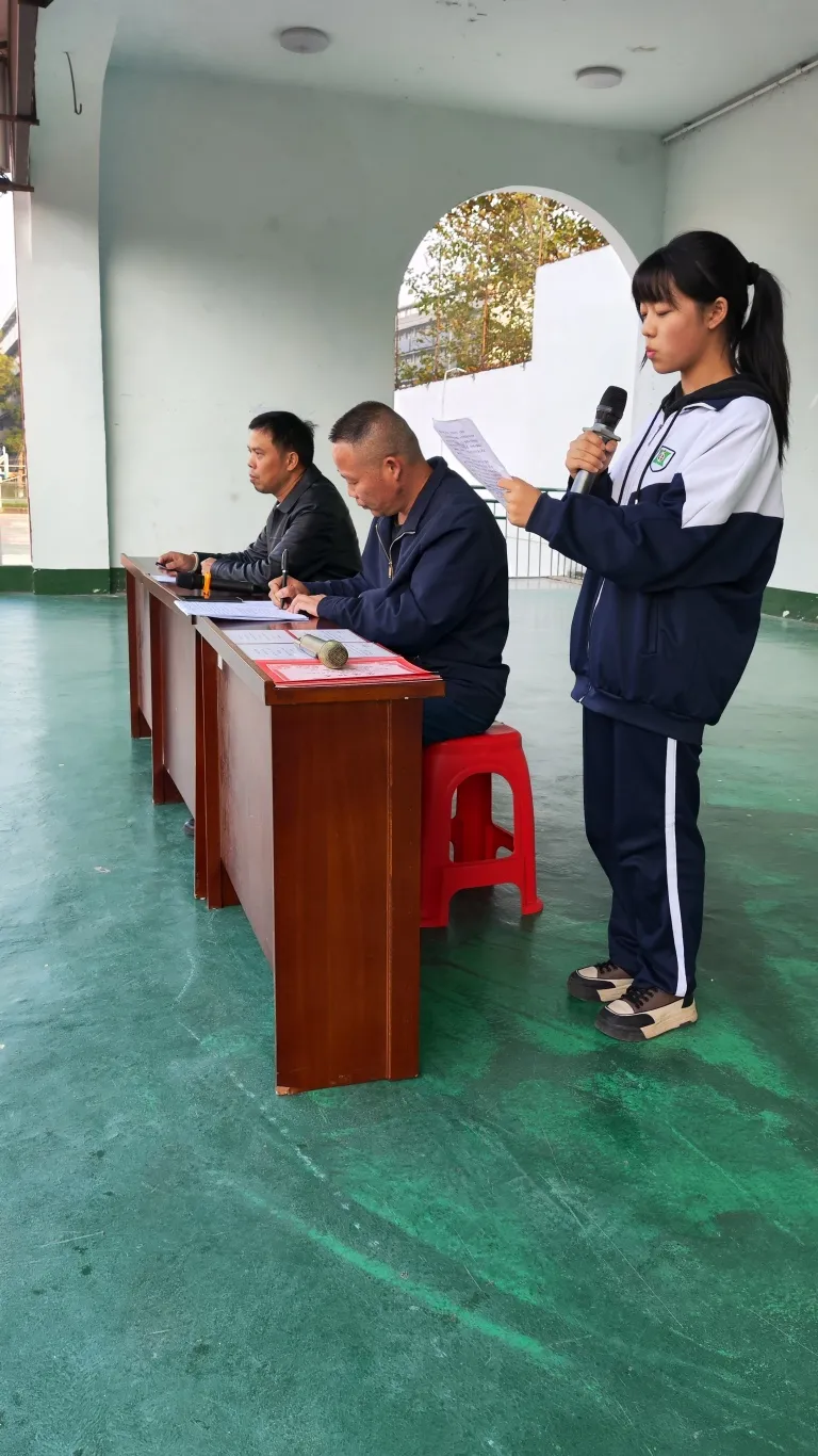 表彰促笃学 蓄势夺高分 ——湘机中学召开高三年级三模成绩总结表彰会 表彰促笃学 蓄势夺高分 ——湘机中学召开高三年级三模成绩总结表彰会