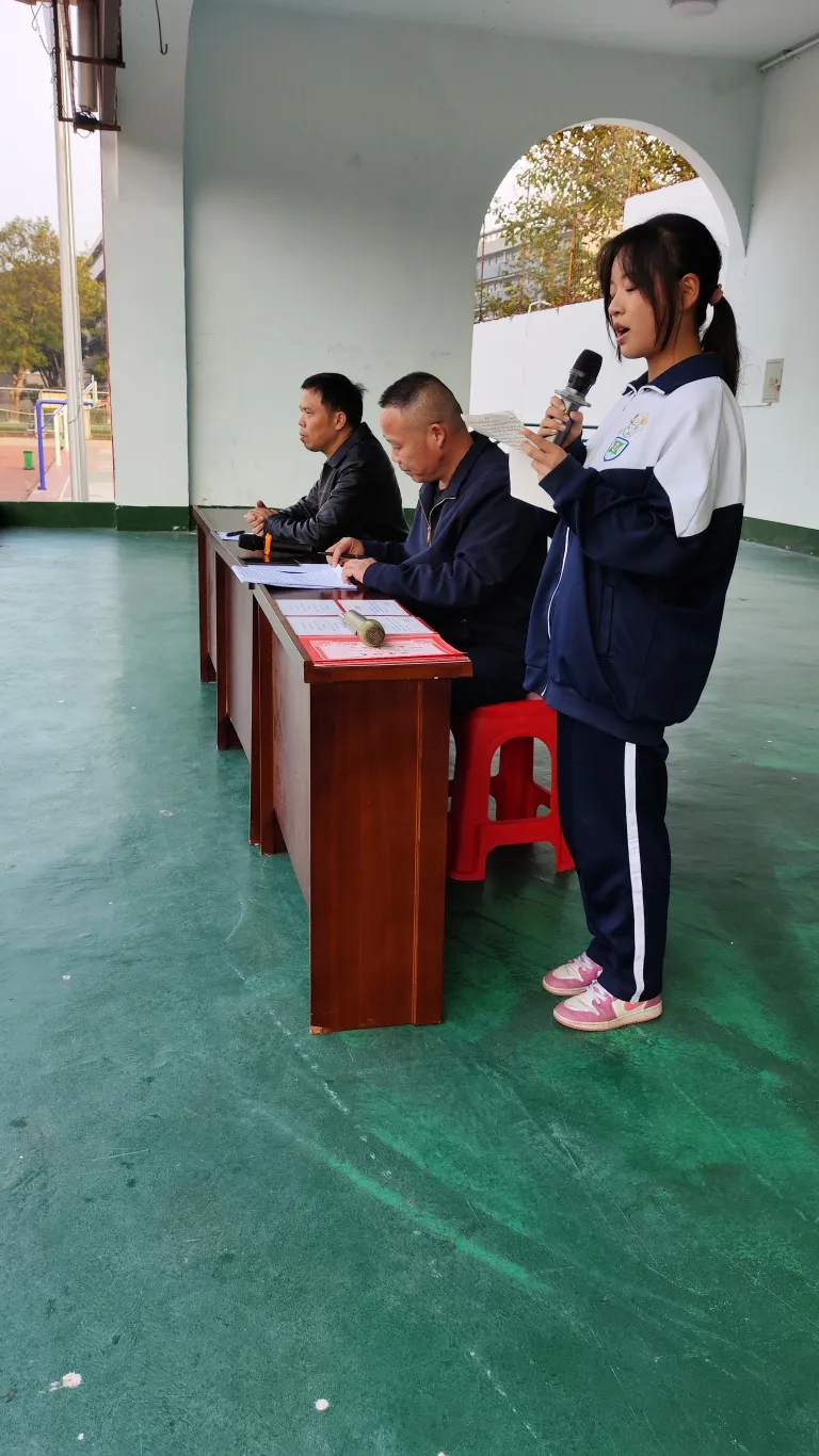 表彰促笃学 蓄势夺高分 ——湘机中学召开高三年级三模成绩总结表彰会 表彰促笃学 蓄势夺高分 ——湘机中学召开高三年级三模成绩总结表彰会