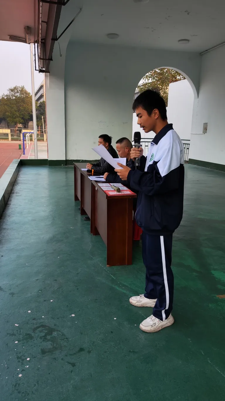 表彰促笃学 蓄势夺高分 ——湘机中学召开高三年级三模成绩总结表彰会 表彰促笃学 蓄势夺高分 ——湘机中学召开高三年级三模成绩总结表彰会