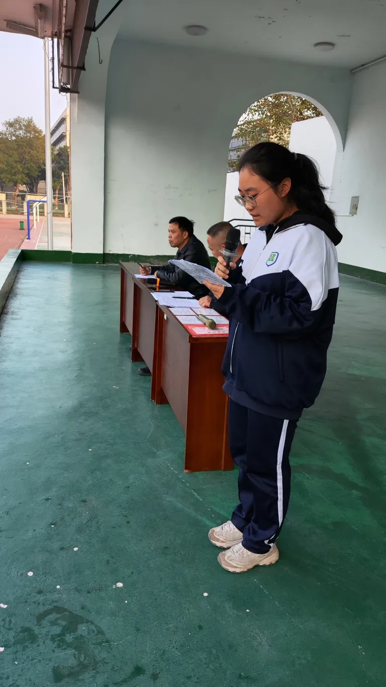表彰促笃学 蓄势夺高分 ——湘机中学召开高三年级三模成绩总结表彰会 表彰促笃学 蓄势夺高分 ——湘机中学召开高三年级三模成绩总结表彰会