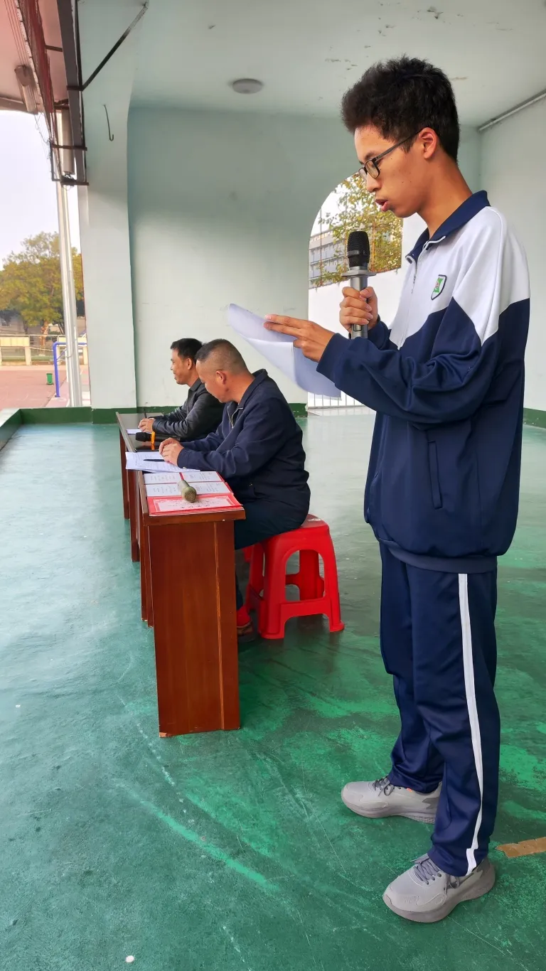表彰促笃学 蓄势夺高分 ——湘机中学召开高三年级三模成绩总结表彰会 表彰促笃学 蓄势夺高分 ——湘机中学召开高三年级三模成绩总结表彰会