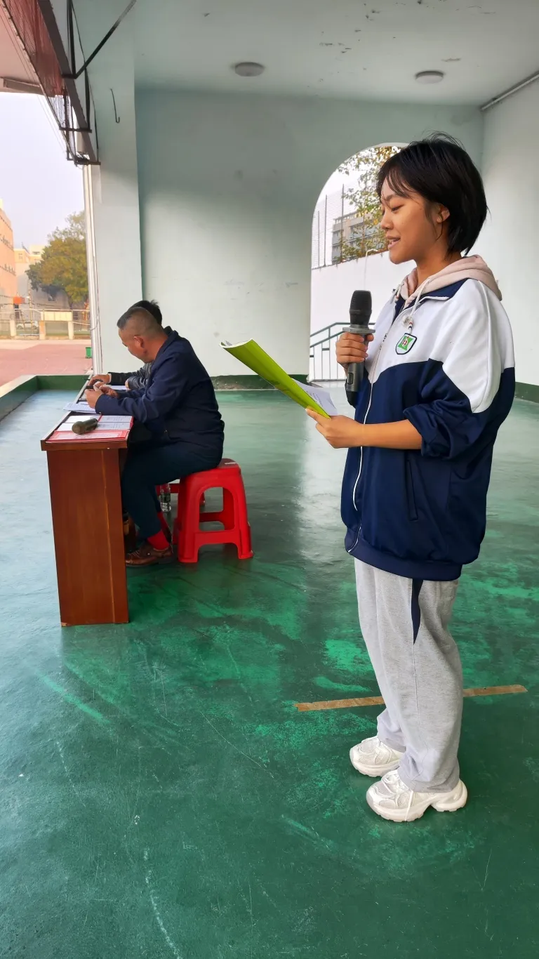 表彰促笃学 蓄势夺高分 ——湘机中学召开高三年级三模成绩总结表彰会 表彰促笃学 蓄势夺高分 ——湘机中学召开高三年级三模成绩总结表彰会