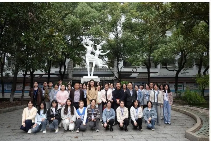 青春之花绽讲台,实习教师展风采 ——湖南科技大学人文学院实习队汇报课活动 青春之花绽讲台,实习教师展风采 ——湖南科技大学人文学院实习队汇报课活动