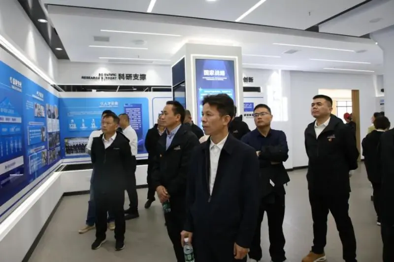 湘潭市委党校第58期处干班赴雨湖高新区参观调研 湘潭市委党校第58期处干班赴雨湖高新区参观调研