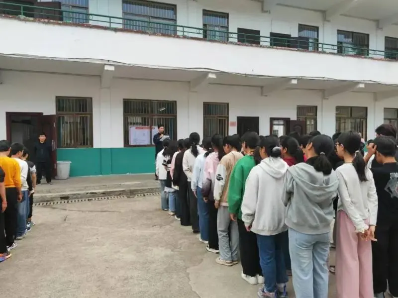 护航青春“警”相随｜河口派出所进校园开展法治宣传活动