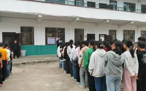 护航青春“警”相随｜河口派出所进校园开展法治宣传活动