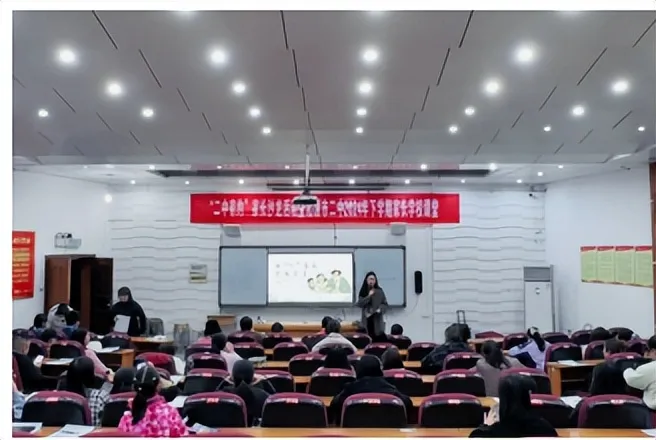 从“心”出发 共育花开 ——“二中有约”家长沙龙暨湘潭市二中家长学校活动 从“心”出发 共育花开 ——“二中有约”家长沙龙暨湘潭市二中家长学校活动