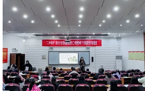 从“心”出发 共育花开 ——“二中有约”家长沙龙暨湘潭市二中家长学校活动