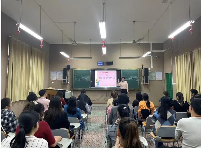 期中成长记·家校携手行 ——湘潭市二中2024年下学期初一年级家长会 期中成长记·家校携手行 ——湘潭市二中2024年下学期初一年级家长会