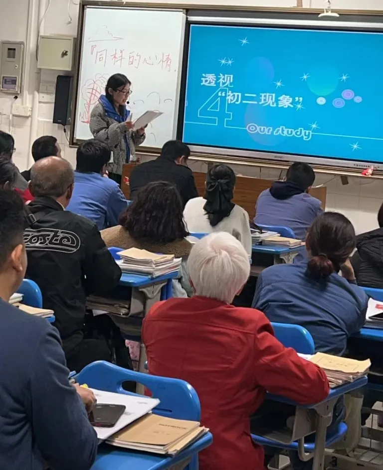 家校携手共筑成长桥梁 ——湘机中学举办初二年级学生家长会 家校携手共筑成长桥梁 ——湘机中学举办初二年级学生家长会