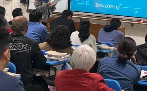 家校携手共筑成长桥梁 ——湘机中学举办初二年级学生家长会