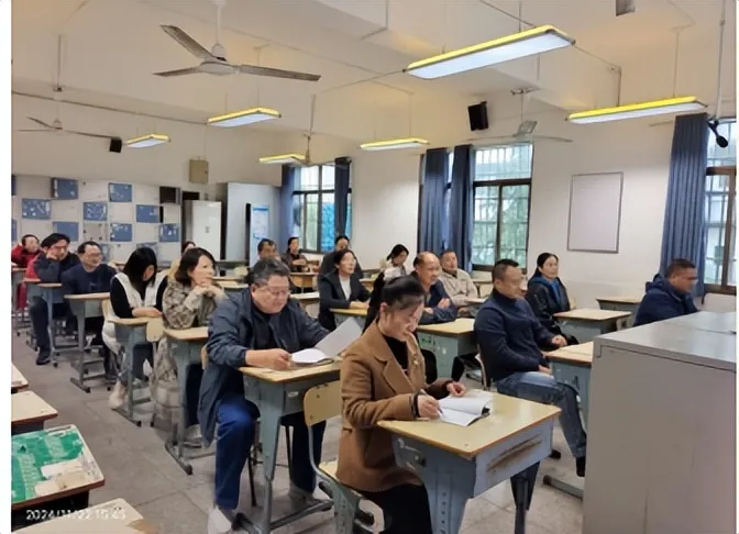 集思广益，助力高三 ——湘潭市二中2024年下学期期中高三年级教师会