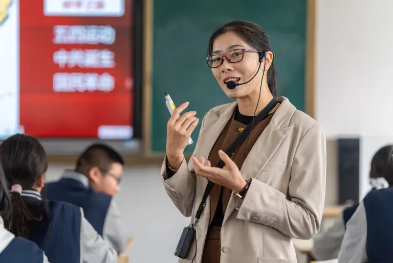 青年才俊凌云起 电中杏坛夺锦魁 ——湘机中学青年教师教学竞赛竞风流 青年才俊凌云起 电中杏坛夺锦魁 ——湘机中学青年教师教学竞赛竞风流