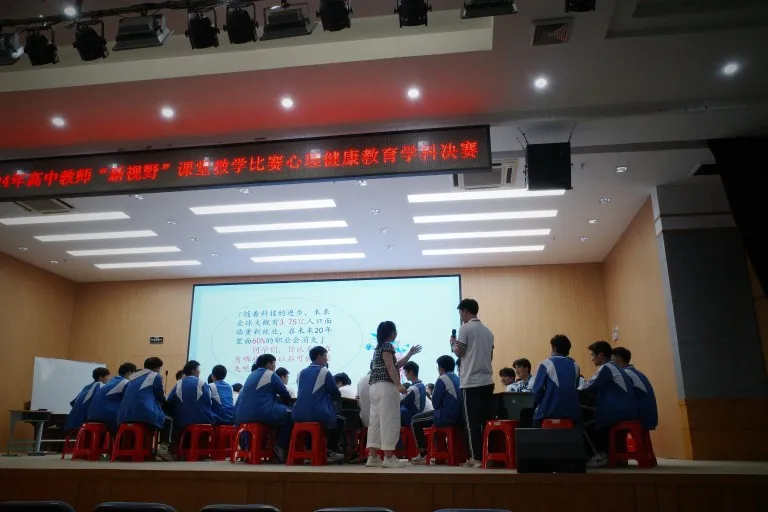青年才俊凌云起 电中杏坛夺锦魁 ——湘机中学青年教师教学竞赛竞风流 青年才俊凌云起 电中杏坛夺锦魁 ——湘机中学青年教师教学竞赛竞风流