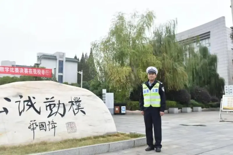 维和警察回潭中母校开讲啦! 维和警察回潭中母校开讲啦!