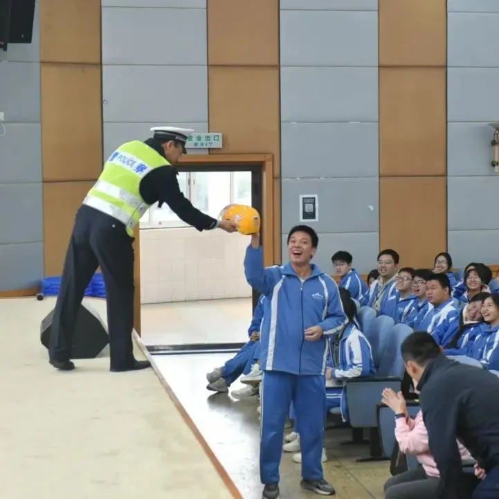维和警察回潭中母校开讲啦! 维和警察回潭中母校开讲啦!