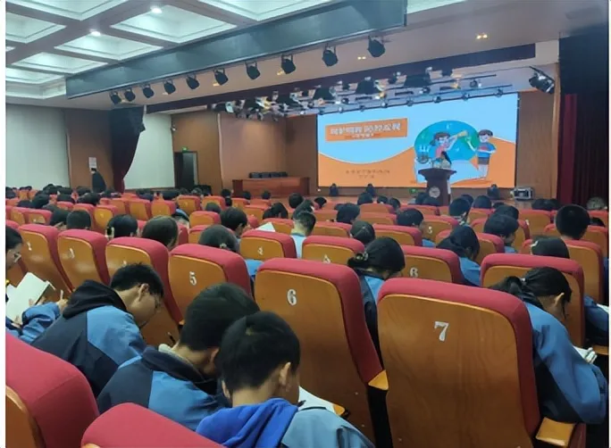 湘潭爱尔眼科医院 走进湘潭市第三中学开展近视防控科普活动 湘潭爱尔眼科医院 走进湘潭市第三中学开展近视防控科普活动