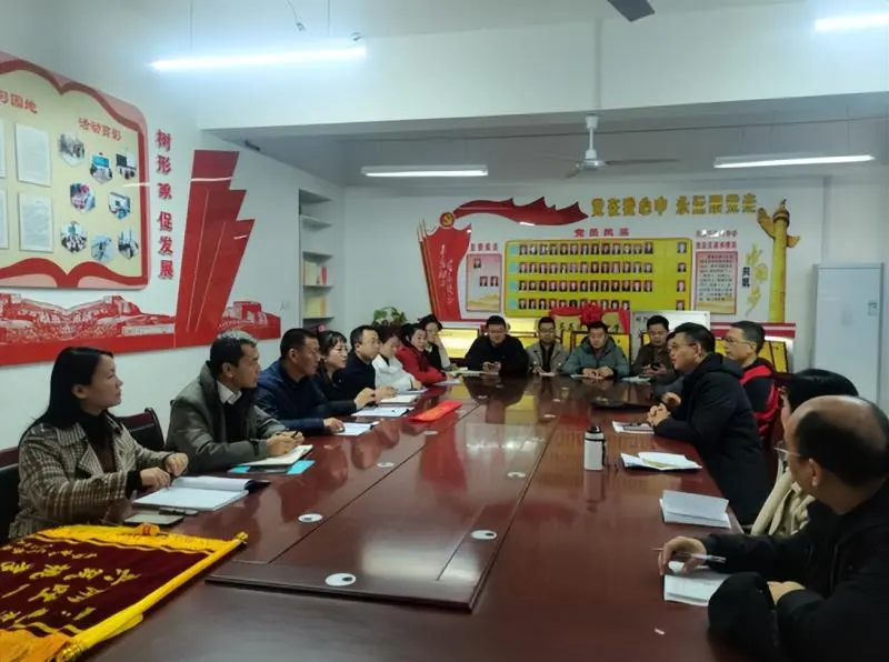 红烛先锋在行动: 湘吐一家亲,共筑桃李梦 ——记湘潭市第二中学赴新疆吐鲁番市高昌区八中“文化润疆”结队共建活动 红烛先锋在行动: 湘吐一家亲,共筑桃李梦 ——记湘潭市第二中学赴新疆吐鲁番市高昌区八中“文化润疆”结队共建活动