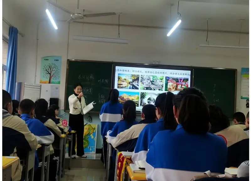 红烛先锋在行动: 湘吐一家亲,共筑桃李梦 ——记湘潭市第二中学赴新疆吐鲁番市高昌区八中“文化润疆”结队共建活动 红烛先锋在行动: 湘吐一家亲,共筑桃李梦 ——记湘潭市第二中学赴新疆吐鲁番市高昌区八中“文化润疆”结队共建活动